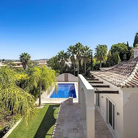 Ferrarias Sleeps 10 With Pool And Wifi