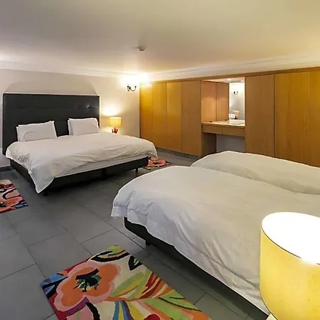 Ferrarias Sleeps 10 With Pool And Wifi