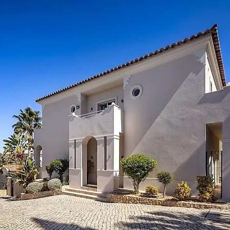Villa Ferrarias Sleeps 10 With Pool And Wifi Ferrarias (Loule)