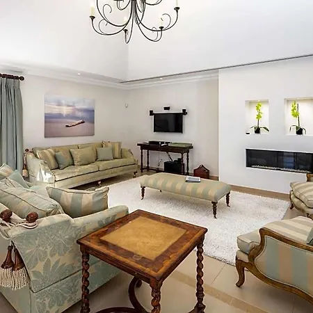 Villa Ferrarias Sleeps 10 With Pool And Wifi Ferrarias (Loule)