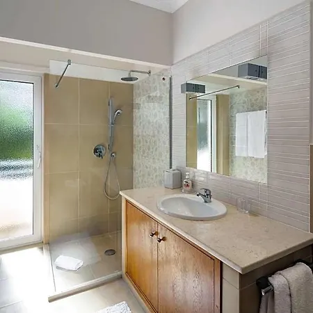 Villa Ferrarias Sleeps 10 With Pool And Wifi