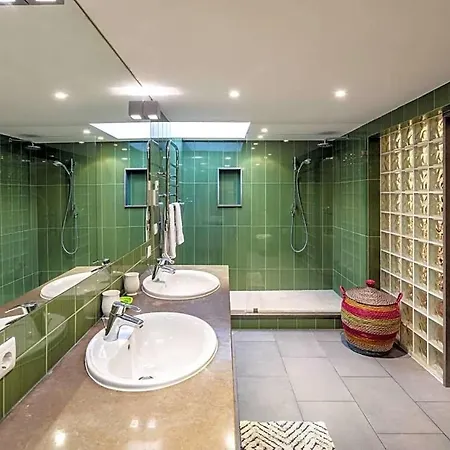 Villa Ferrarias Sleeps 10 With Pool And Wifi *